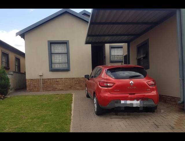 3 BEDROOM SIMPLEX FOR SALE IN KOSMOSDAL